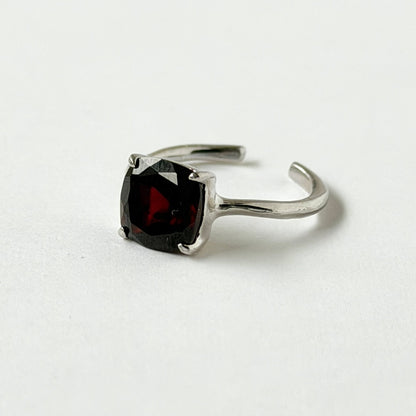 [ garnet ] square faceted cut silver