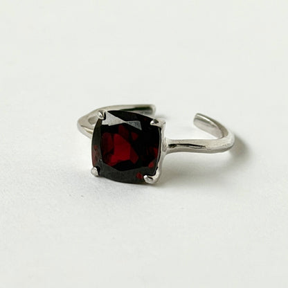 [ garnet ] square faceted cut silver