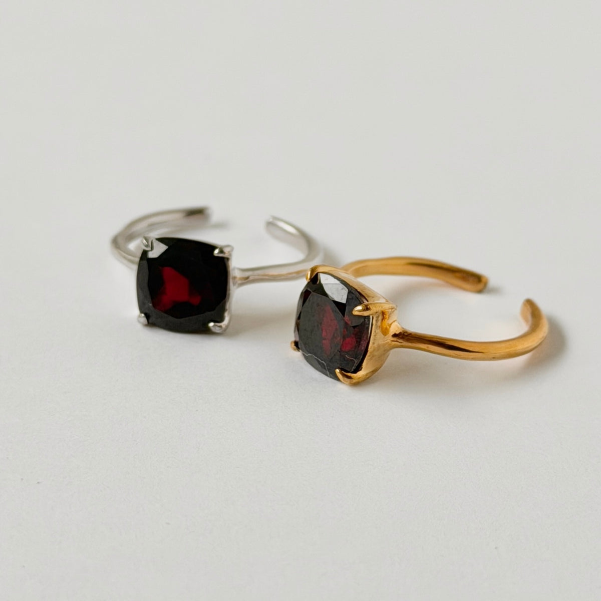 [ garnet ] square faceted cut gold