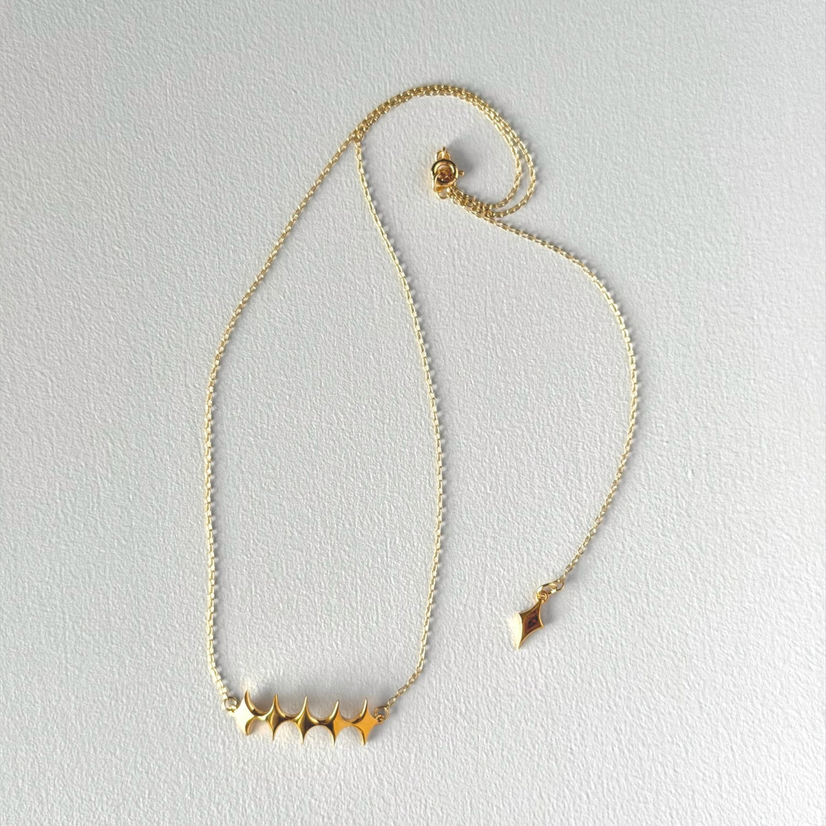 [ gold ] diamond shaped necklace
