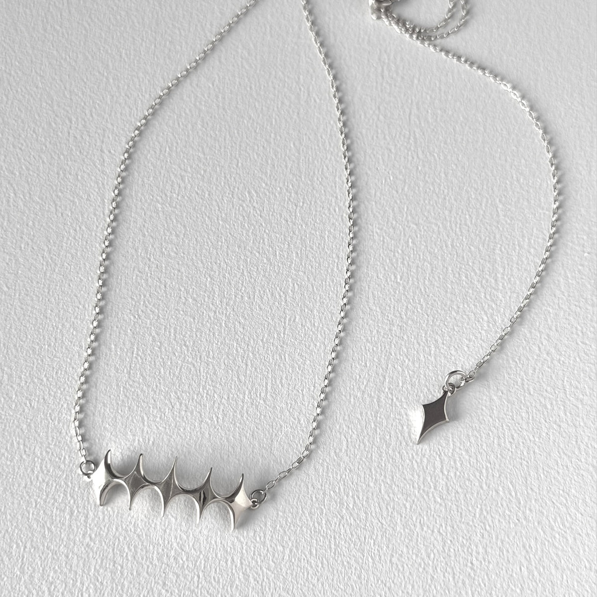 [ silver ] diamond shaped necklace