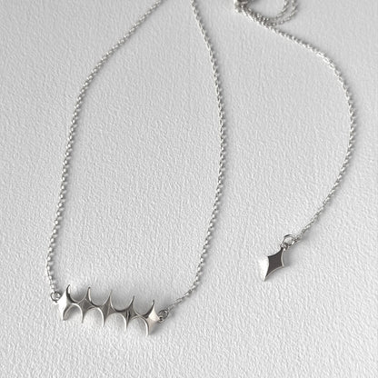 [ silver ] diamond shaped necklace