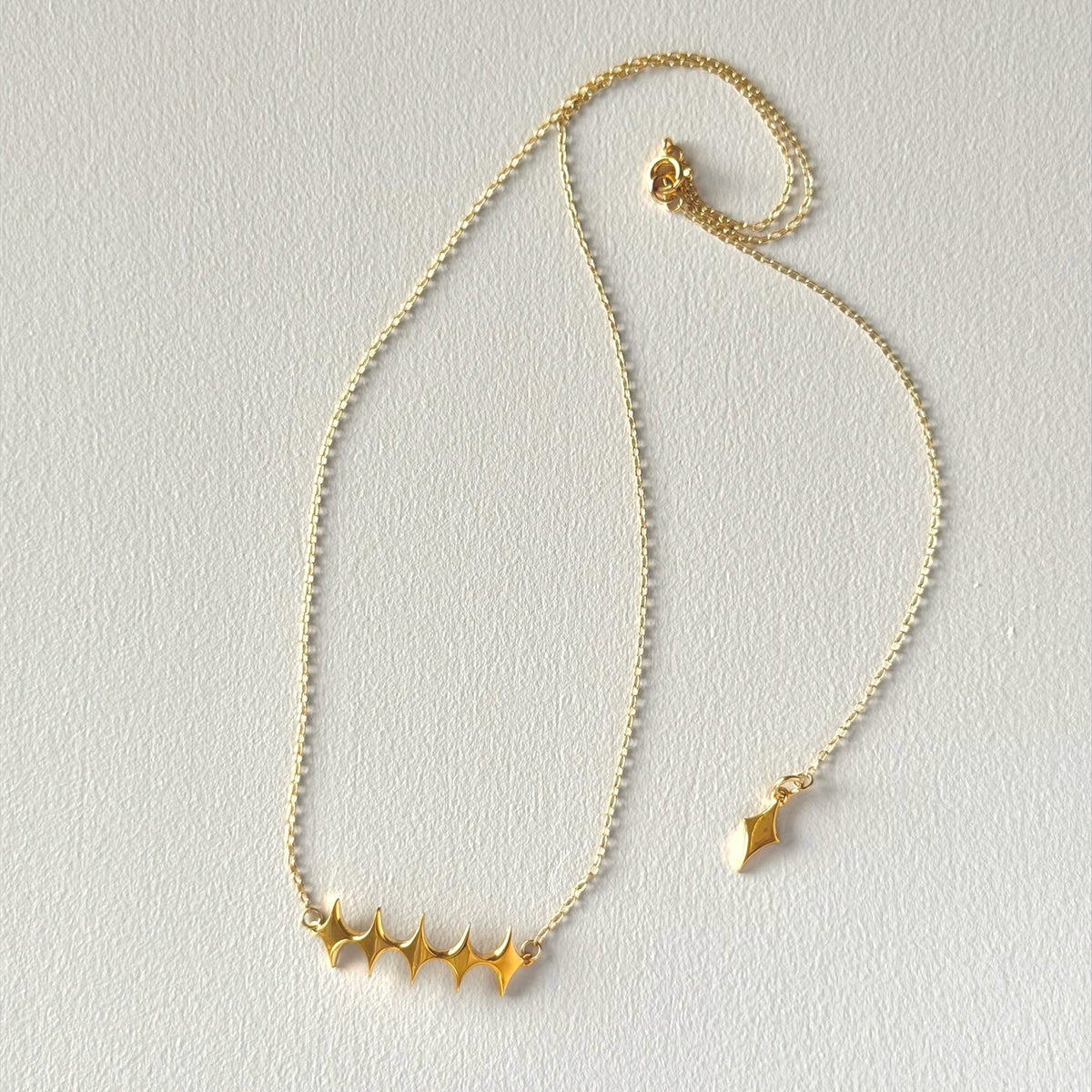 [ gold ] diamond shaped necklace