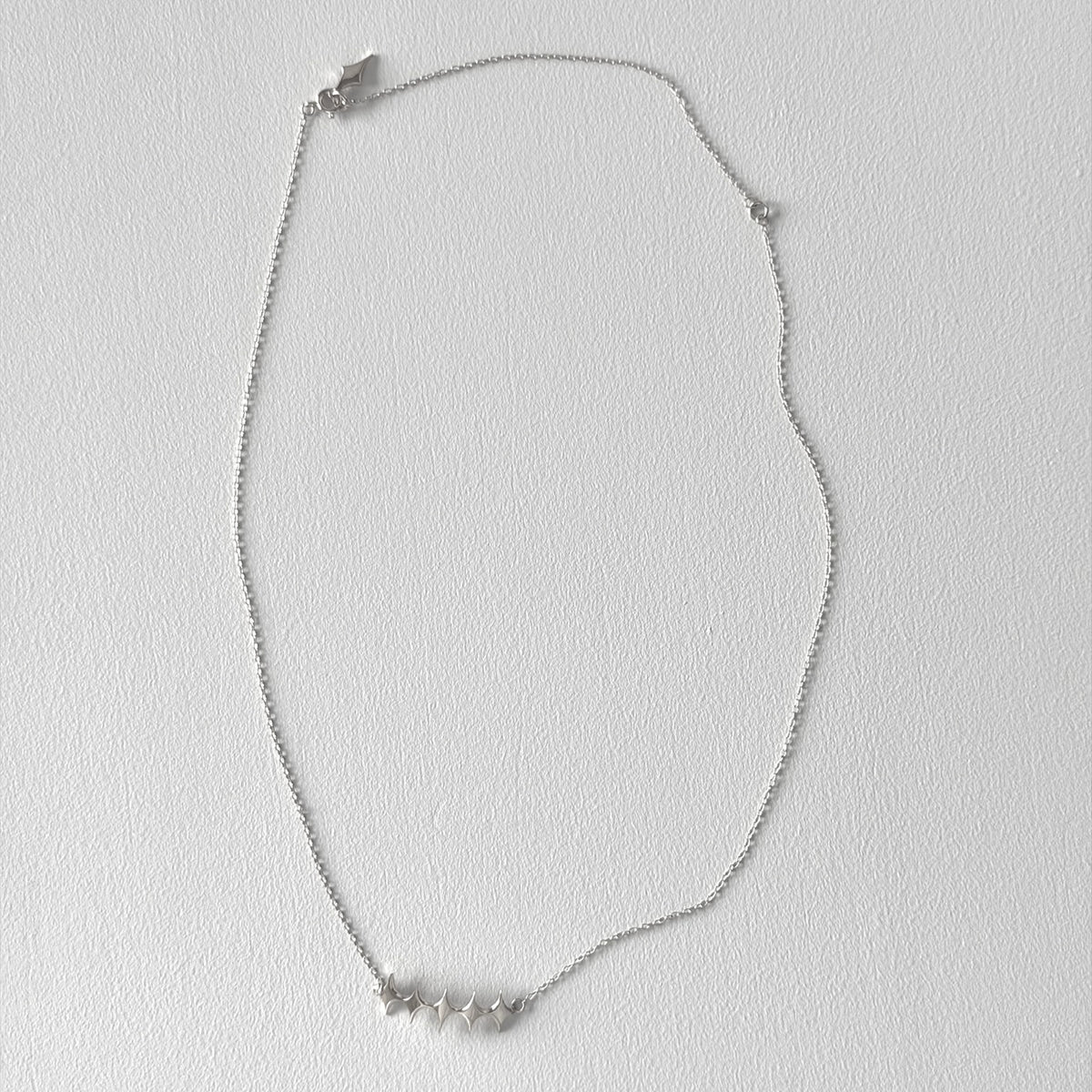 [ silver ] diamond shaped necklace