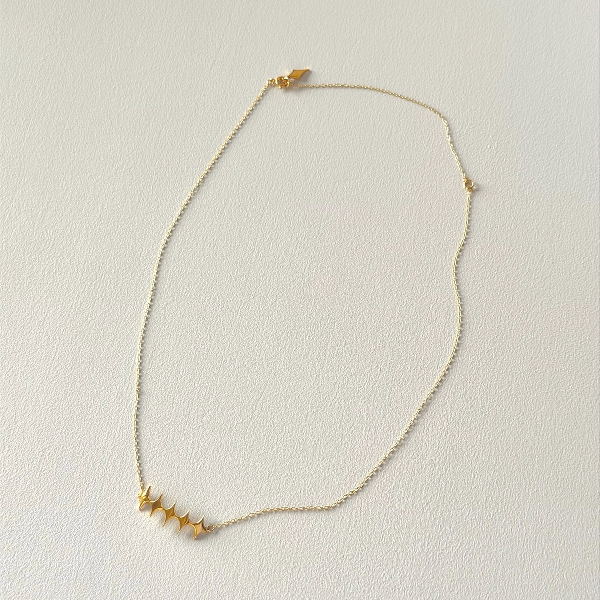 [ gold ] diamond shaped necklace
