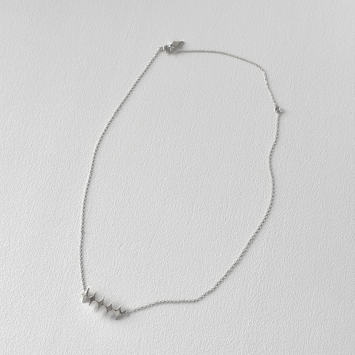 [ silver ] diamond shaped necklace