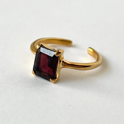 [ garnet ] rectangle faceted cut gold
