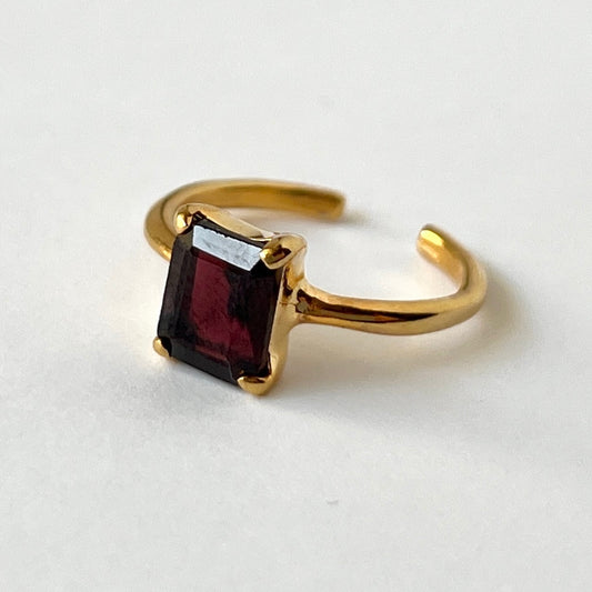 [ garnet ] rectangle faceted cut gold