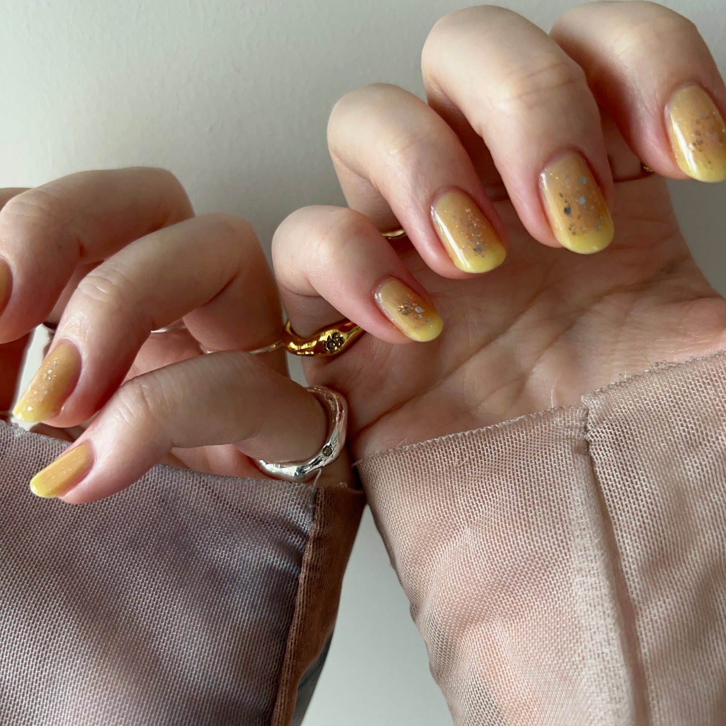[ greige ] nuanced pinky ring [ gold ]