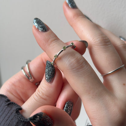 [ peridot ] um garland ring silver