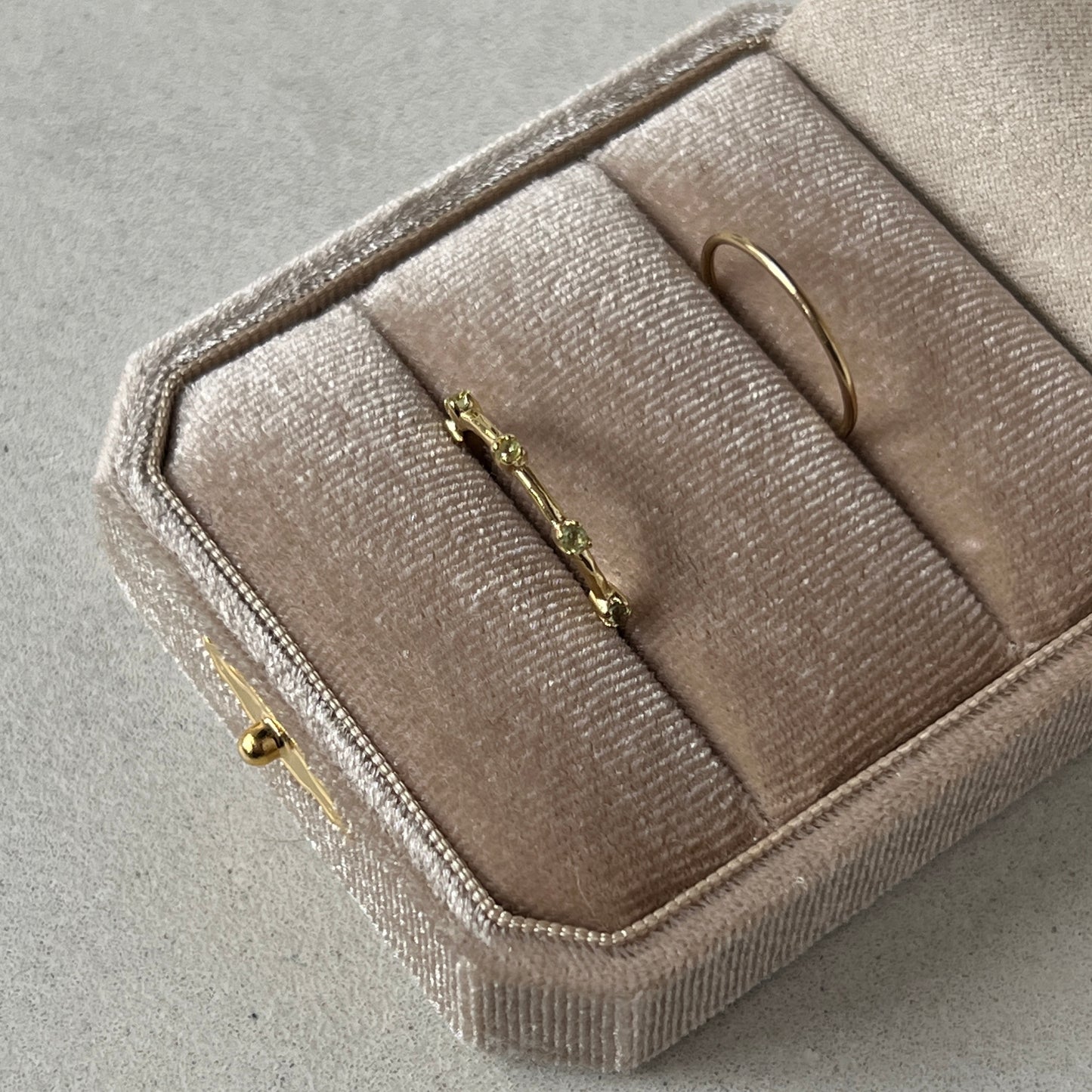 [ peridot ] um garland ring gold