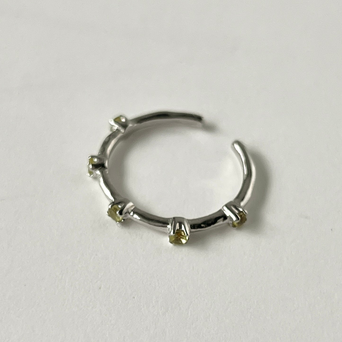 [ peridot ] um garland ring silver