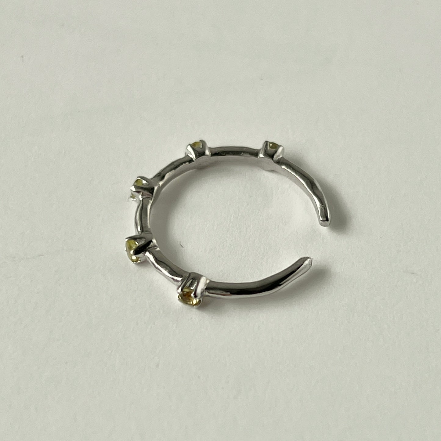 [ peridot ] um garland ring silver