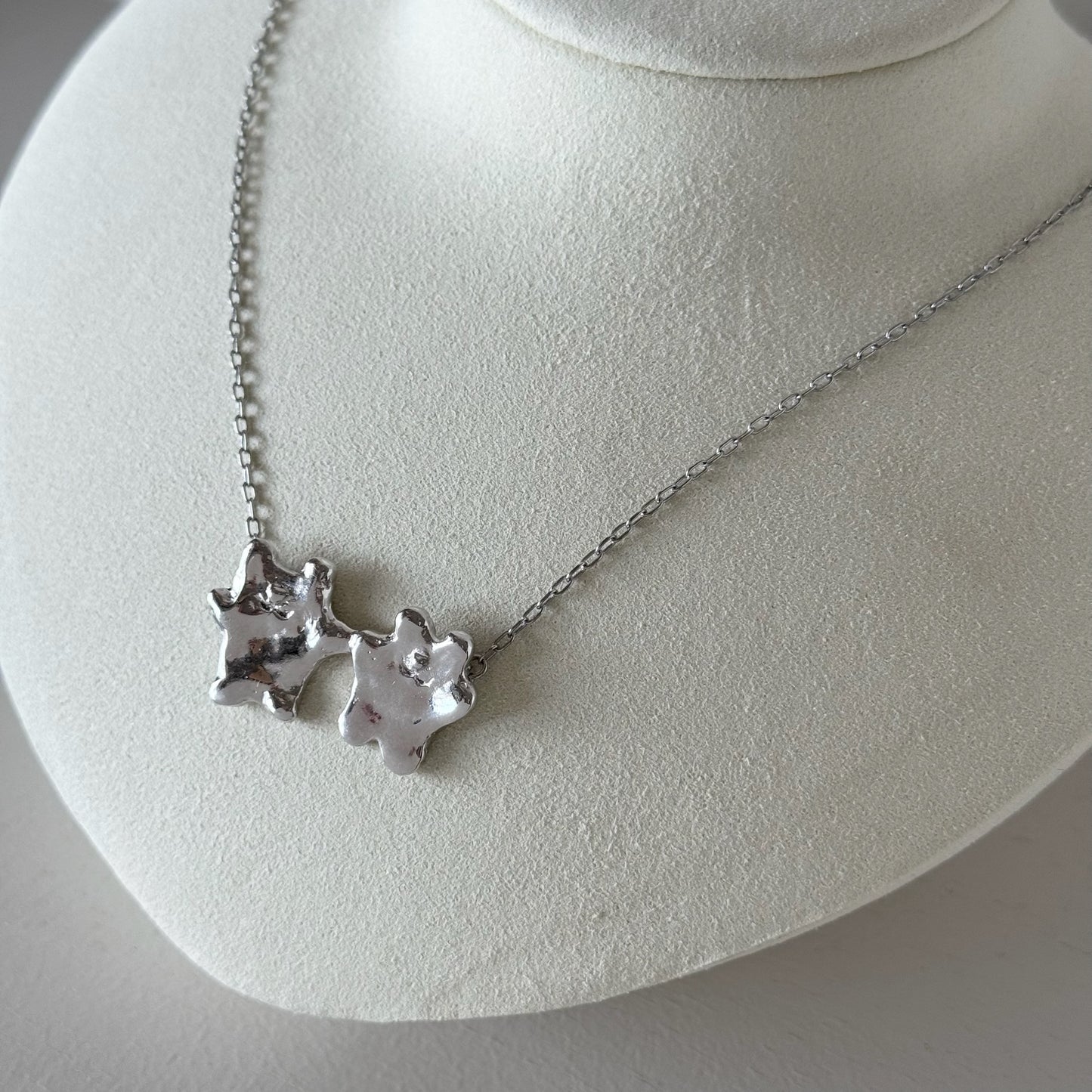 [ silver ] bears necklace