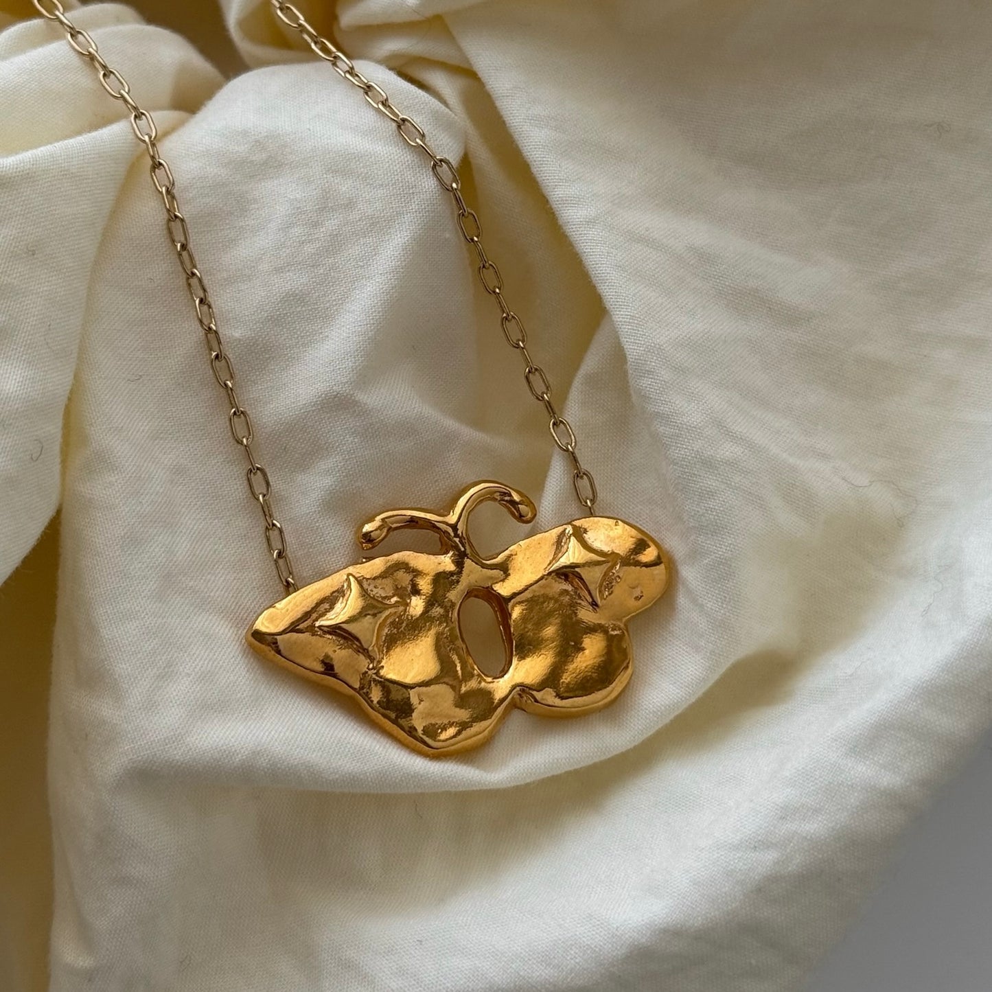 [ gold ] butterfly necklace