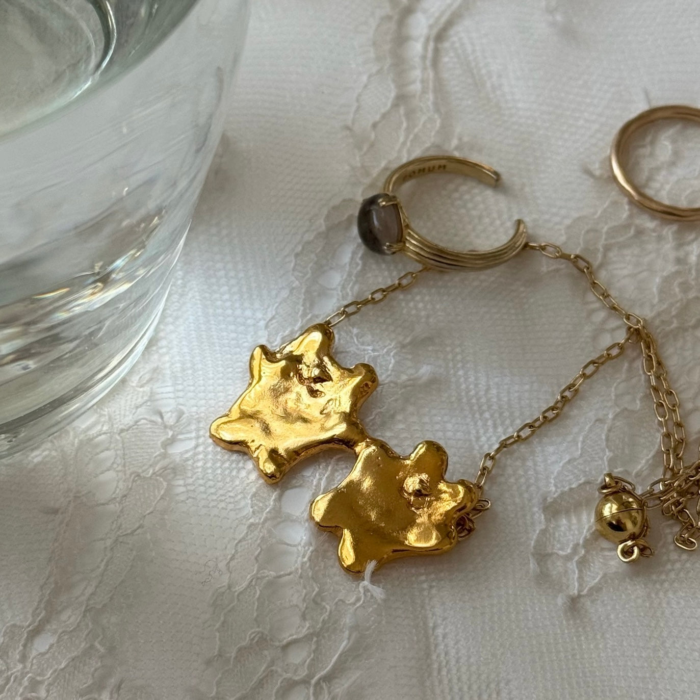 [ gold ] bears necklace