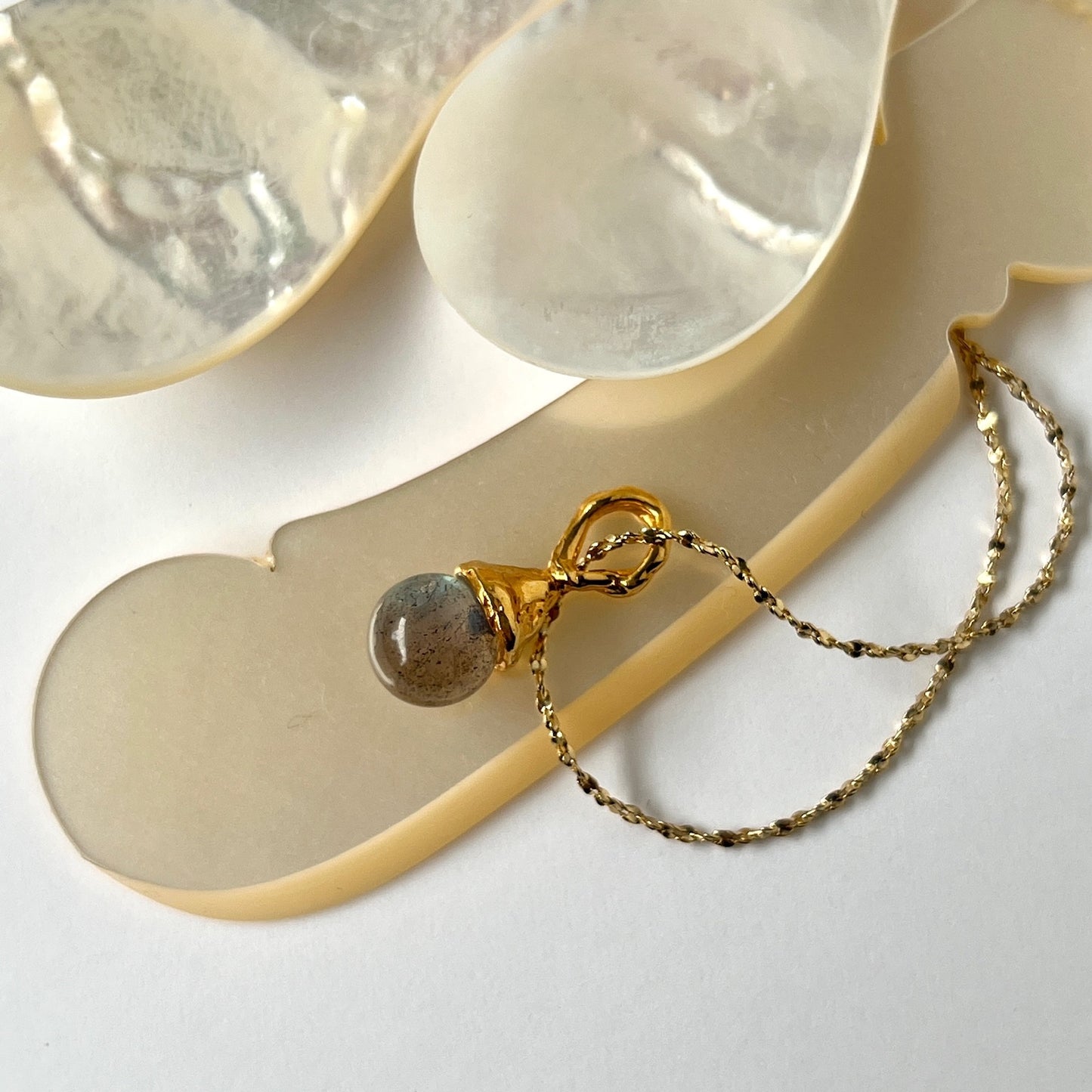 [ labradorite ] drip necklace gold