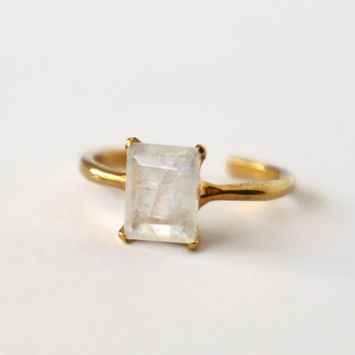 [ moon stone ] rectangle faceted cut gold