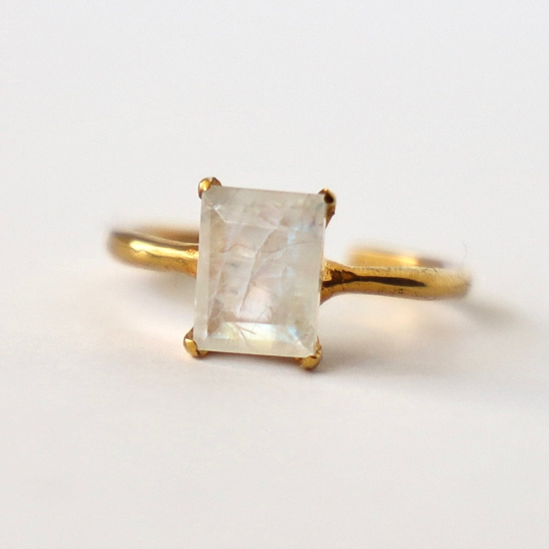 [ moon stone ] rectangle faceted cut gold