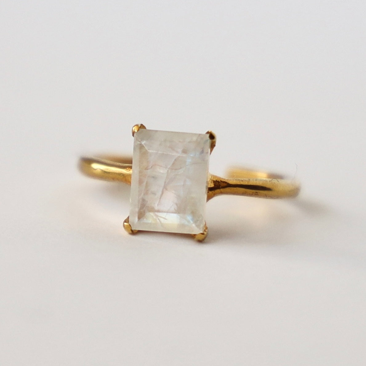 [ moon stone ] rectangle faceted cut gold