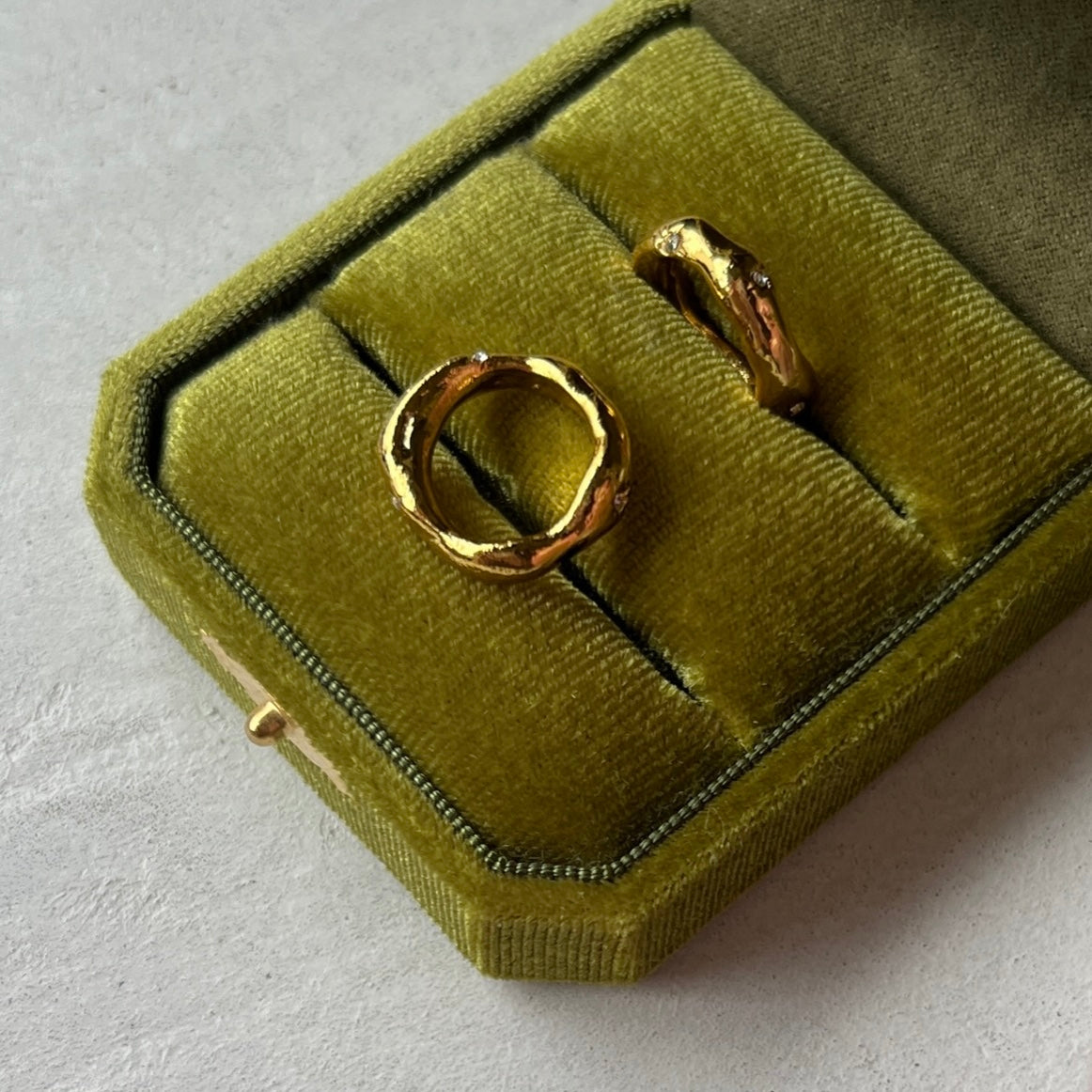 [ greige ] nuanced pinky ring [ gold ]