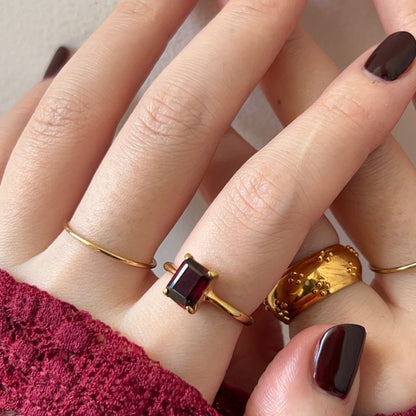 [ garnet ] rectangle faceted cut gold