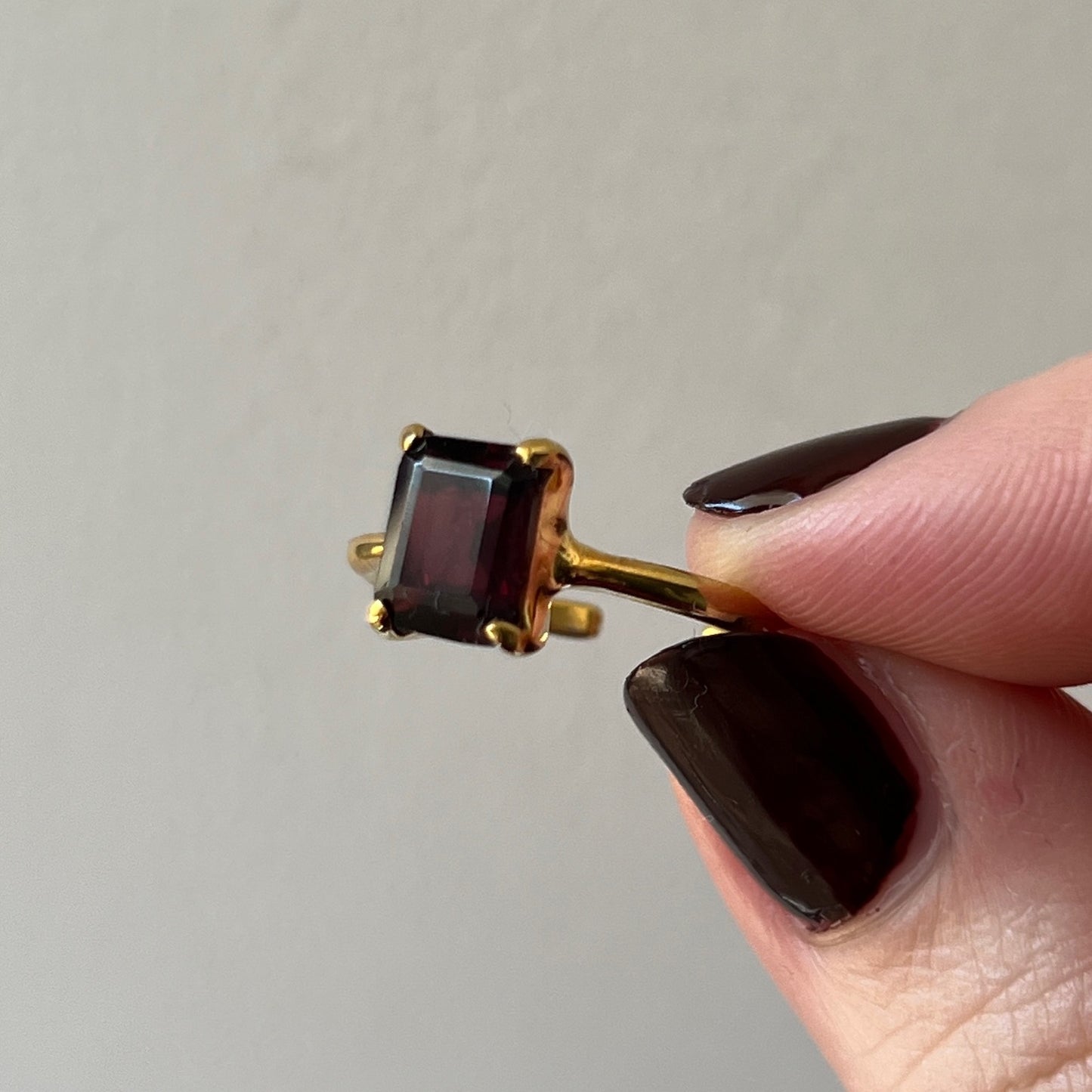 [ garnet ] rectangle faceted cut gold