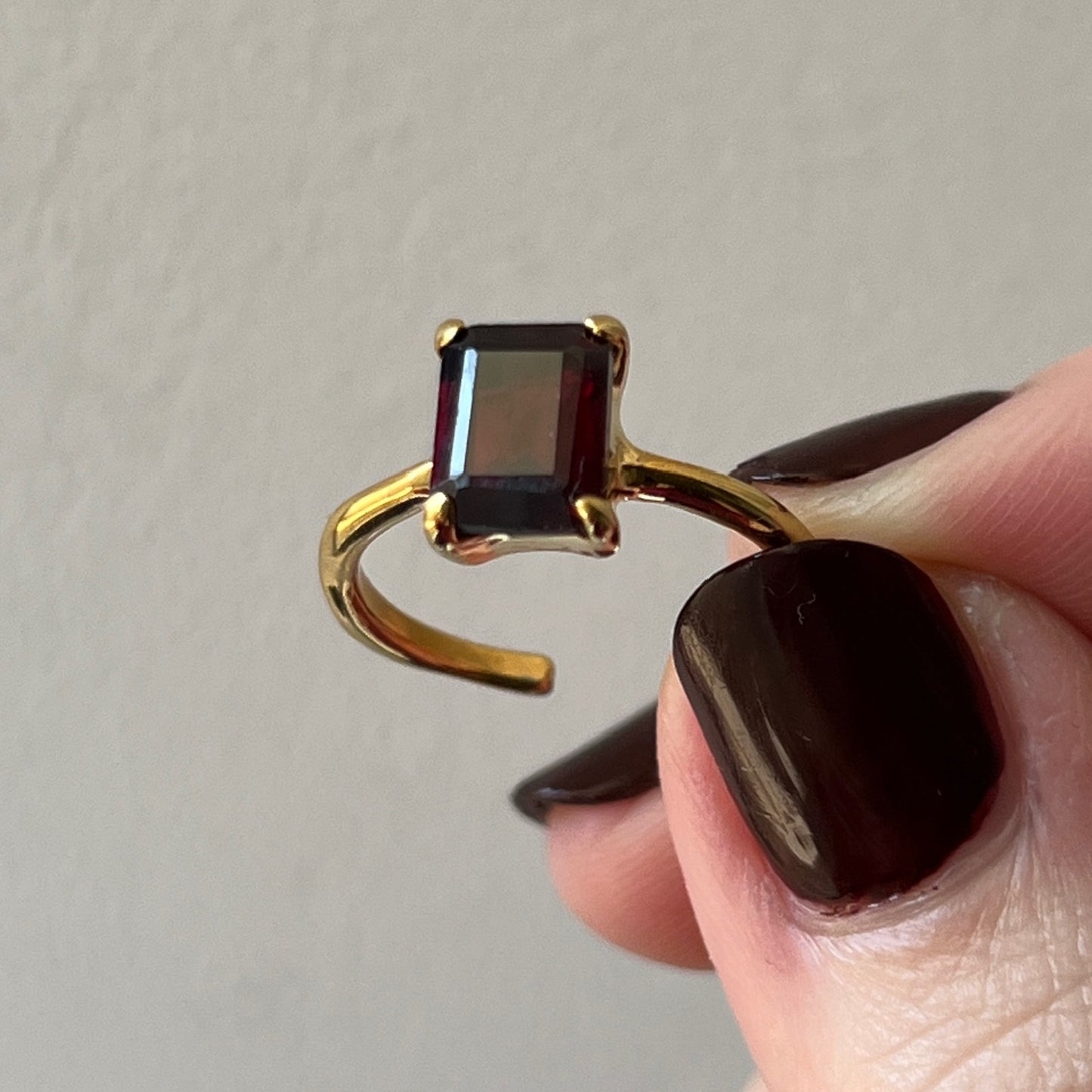 [ garnet ] rectangle faceted cut gold