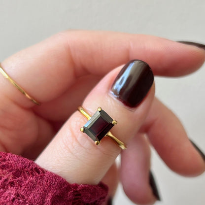 [ garnet ] rectangle faceted cut gold