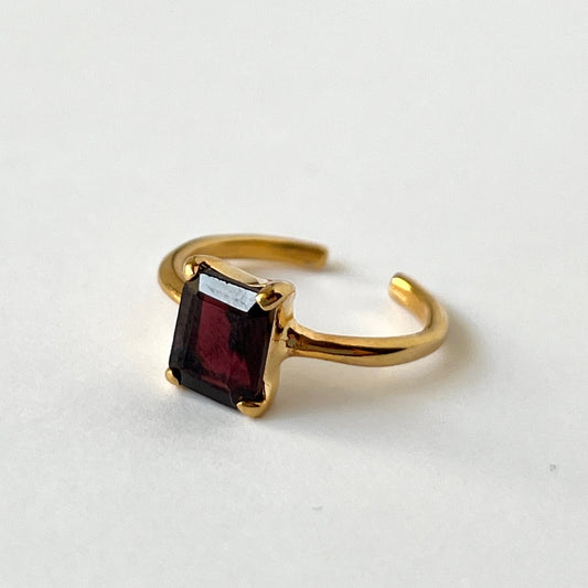 [ garnet ] rectangle faceted cut gold