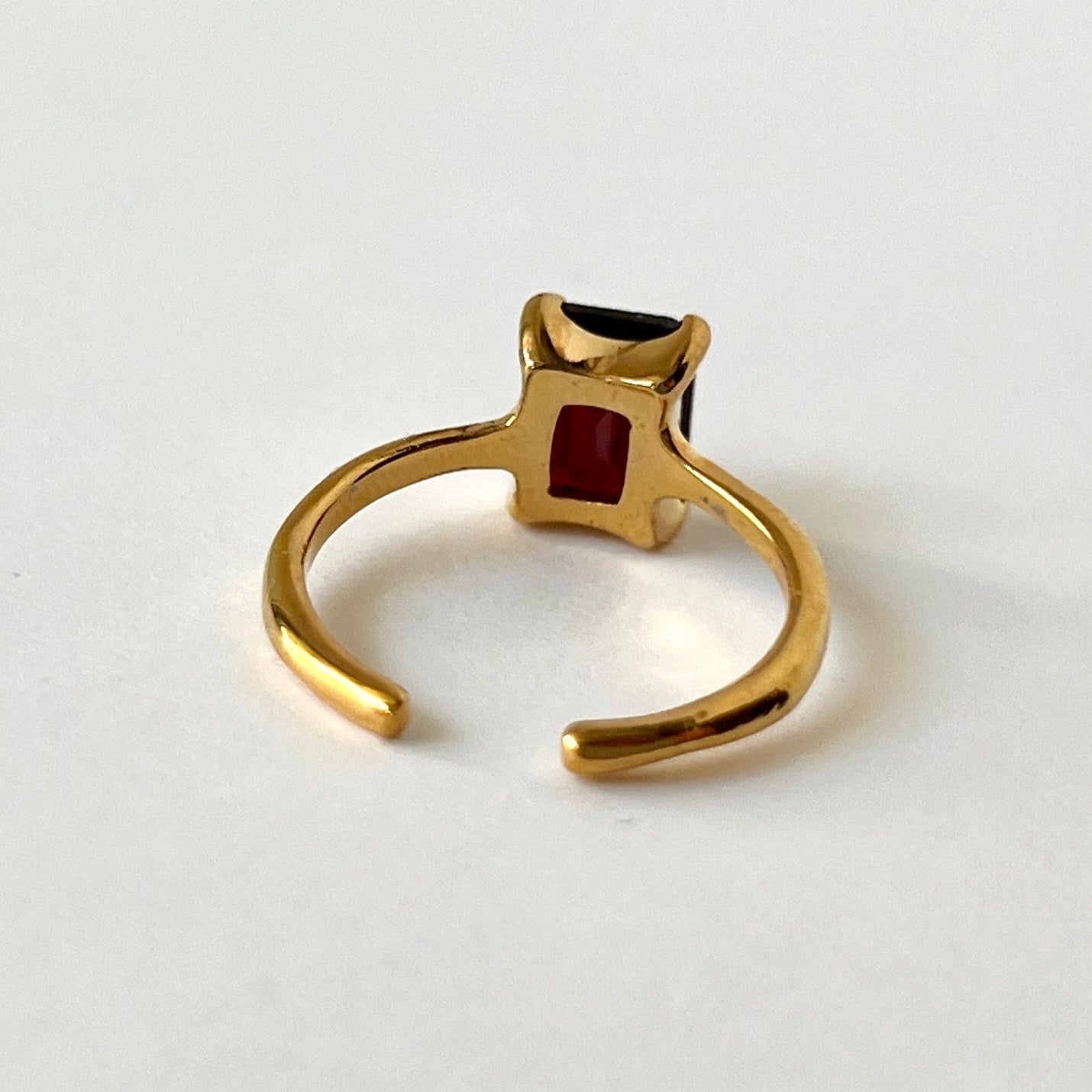 [ garnet ] rectangle faceted cut gold