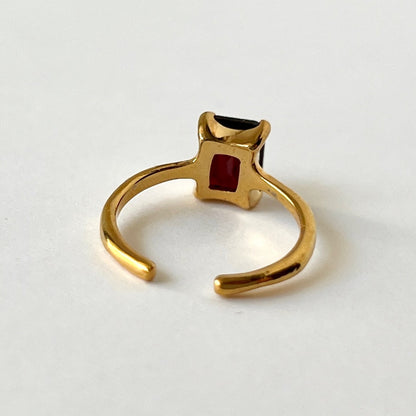 [ garnet ] rectangle faceted cut gold