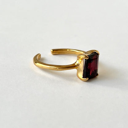 [ garnet ] rectangle faceted cut gold
