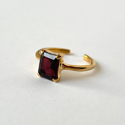 [ garnet ] rectangle faceted cut gold