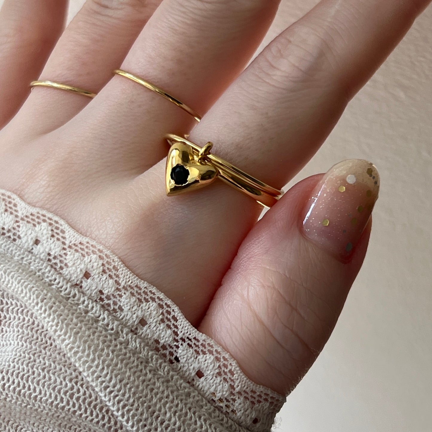 [ black spinel ] heart motif ring gold