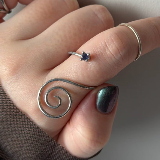 [ iolite ] swirl ring silver