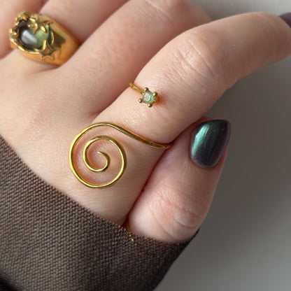[ green apetite ] swirl ring gold