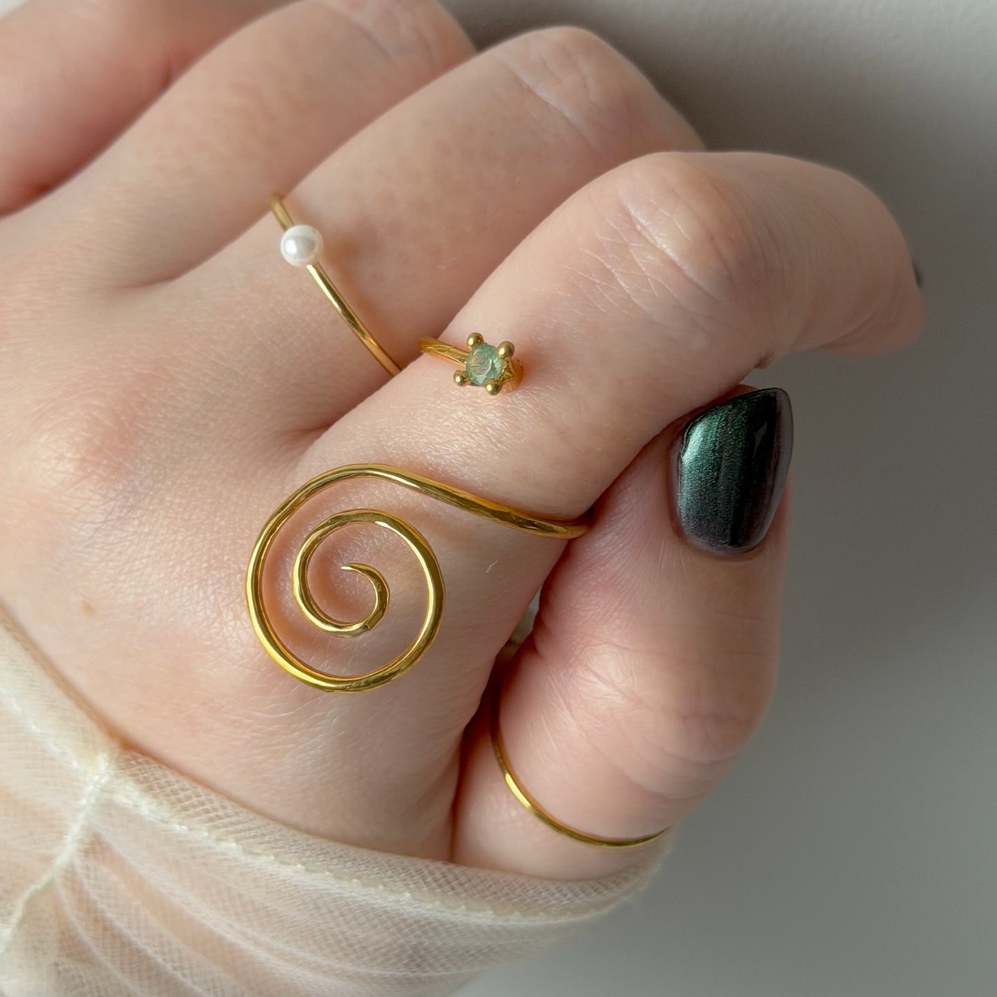 [ green apetite ] swirl ring gold