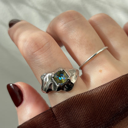 [ saphire blue glass ]  melt ring  silver