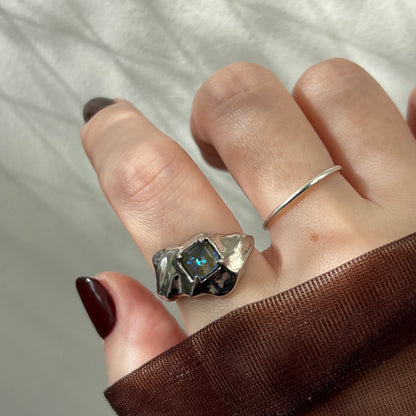 [ saphire blue glass ]  melt ring  silver