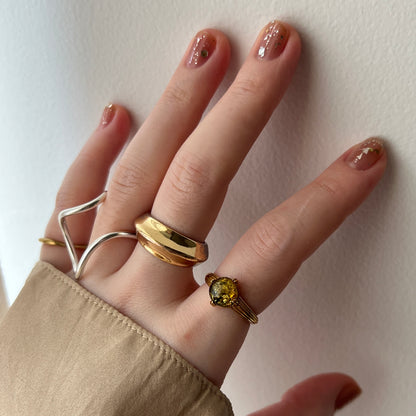 [ black amber ]  croissant gold