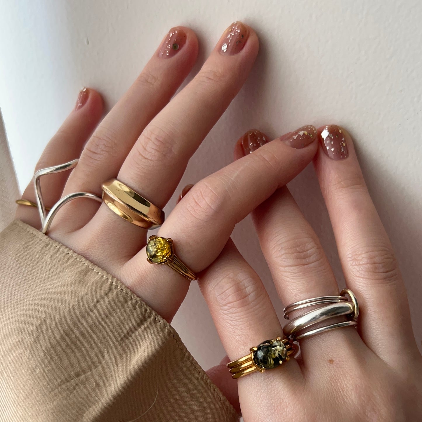 [ black amber ]  croissant gold