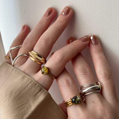 [ black amber ]  croissant gold