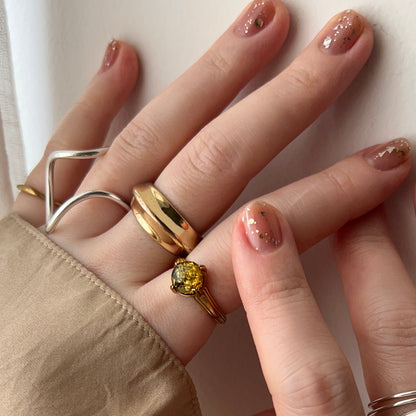 [ black amber ]  croissant gold
