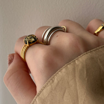 [ black amber ] trois gold