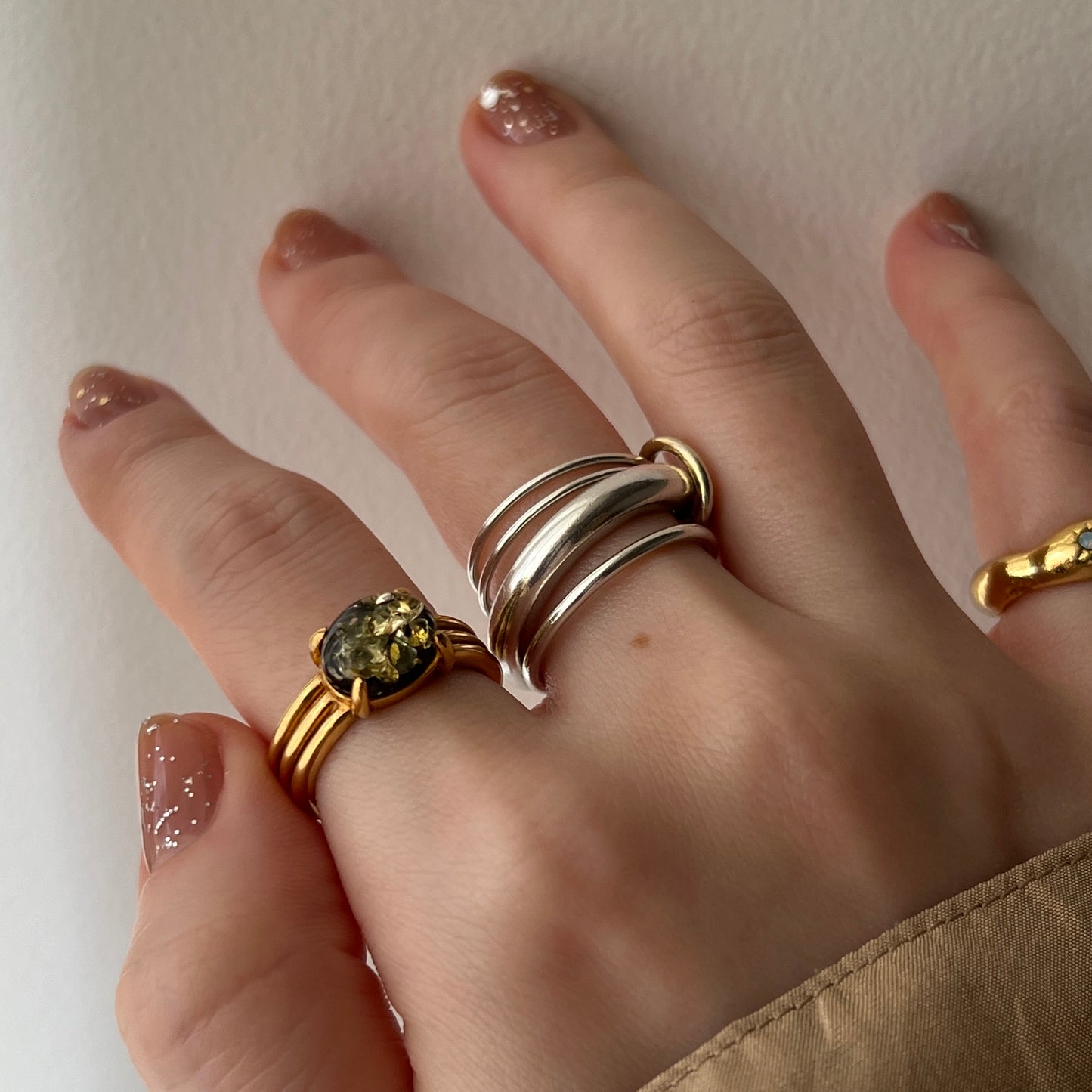 [ black amber ] trois gold