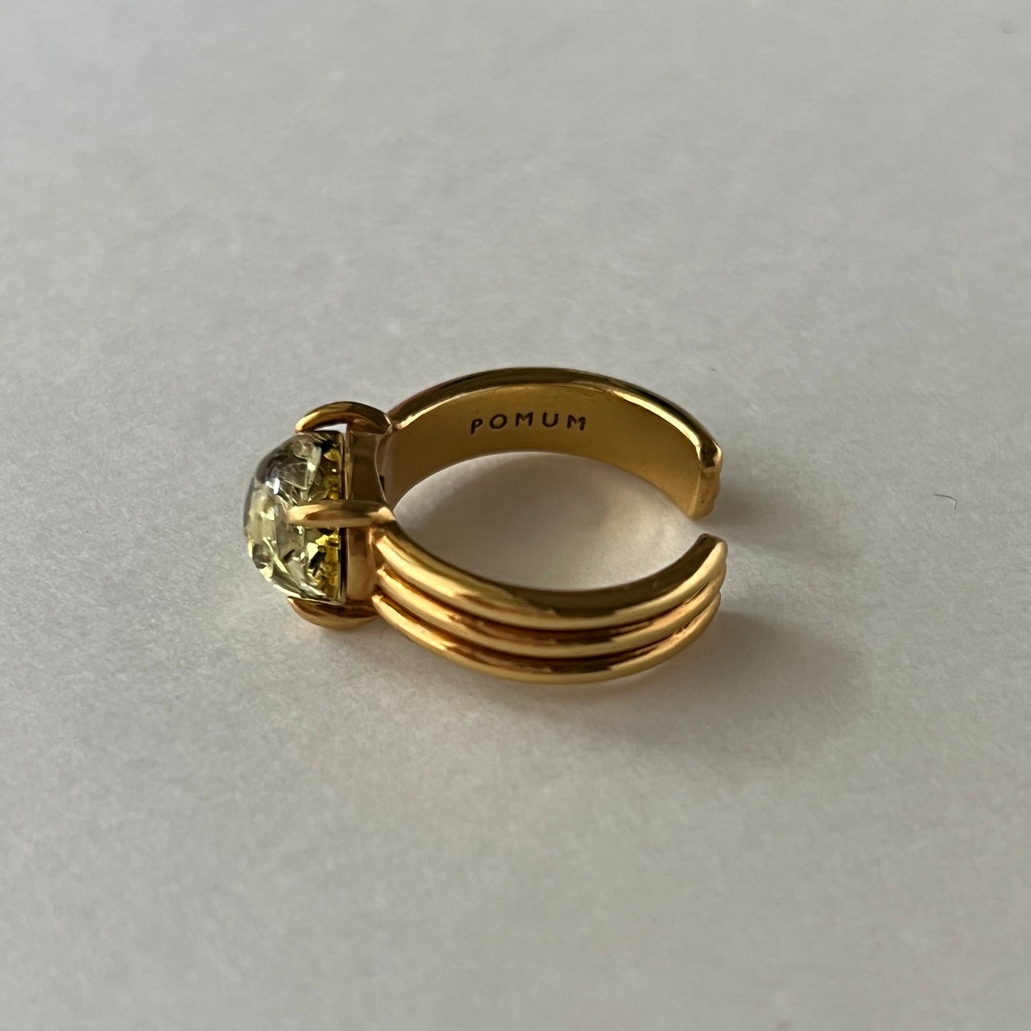 [ black amber ] trois gold