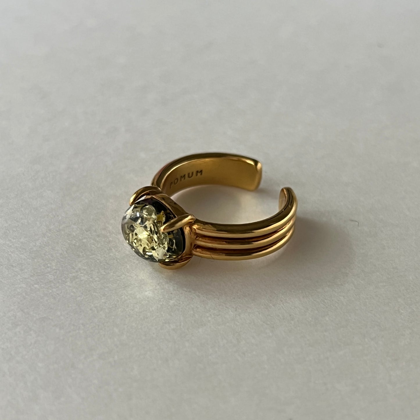 [ black amber ] trois gold