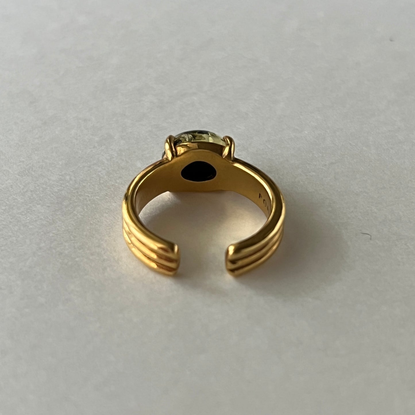 [ black amber ] trois gold