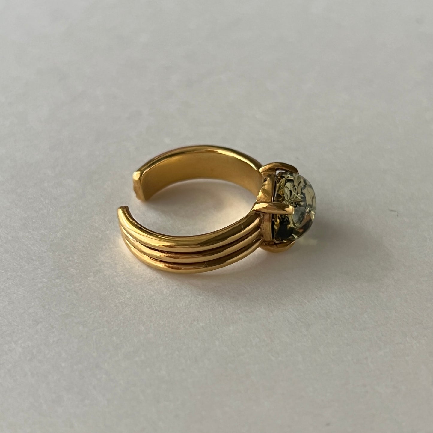 [ black amber ] trois gold